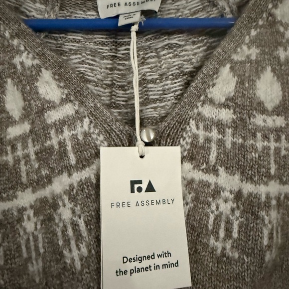 Elegant Gray and White Cardigan - Picture 3 of 4